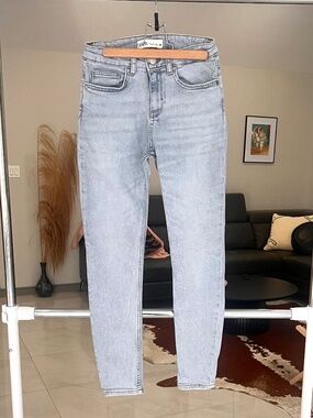 Zara high waisted light blue timeless skinny jeans Sz 2